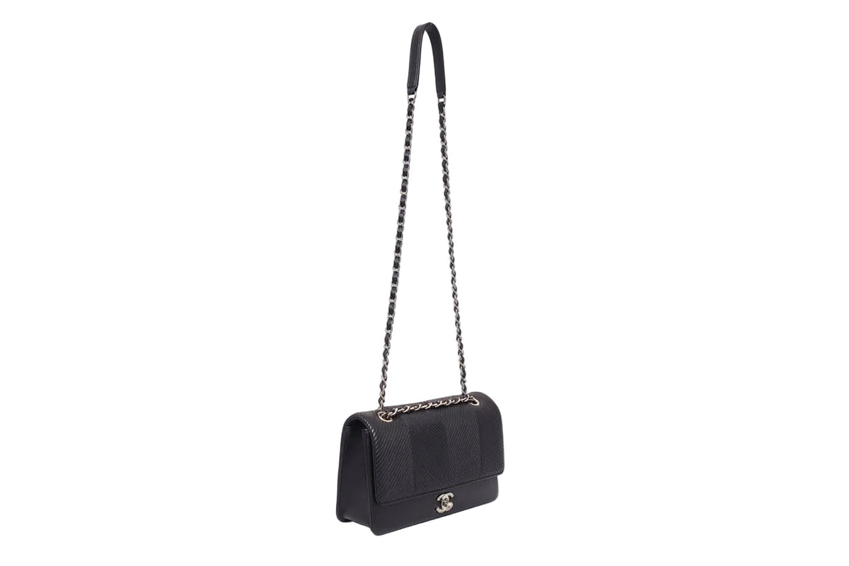 CHANEL BLACK CHEVRON FLAP BAG