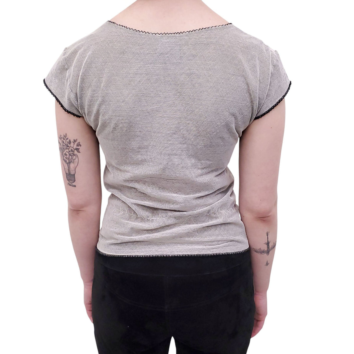CHANEL S/S 2004 CREAM AND BLACK MESH T-SHIRT WITH LOGO - SIZE 40
