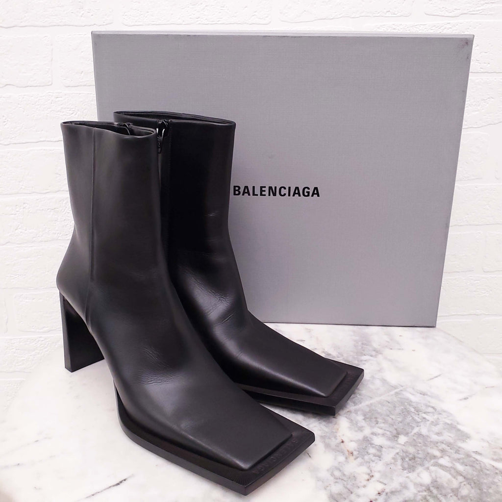 BALENCIAGA BLACK LEATHER LOGO SQUARE TOE BOOTS - SIZE 36C