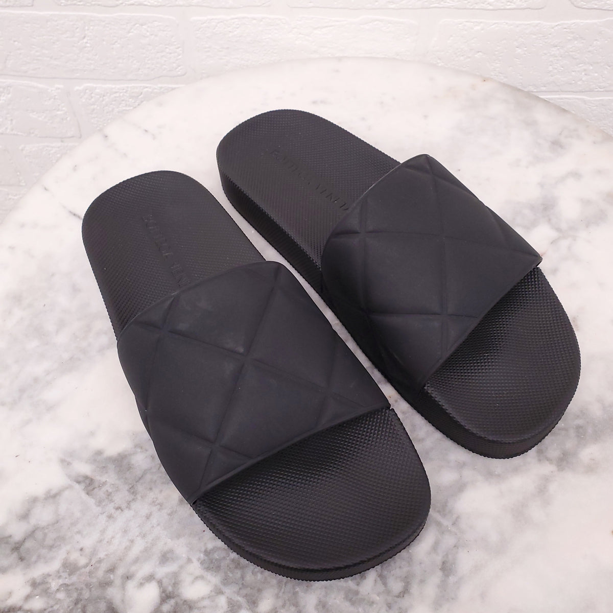 BOTTEGA VENETA BLACK SLIDES - SIZE 38