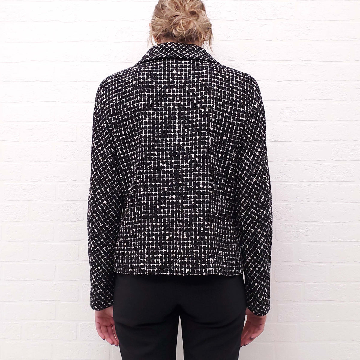 CHANEL 2010 BLACK AND WHITE TWEED JACKET WITH CASHMERE VEST AND SLEEVES - SIZE 42