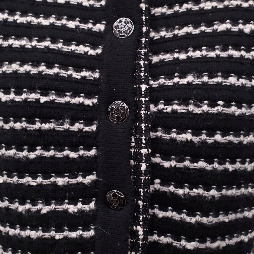 CHANEL 2010 BLACK AND WHITE TWEED JACKET WITH CASHMERE VEST AND SLEEVES - SIZE 42
