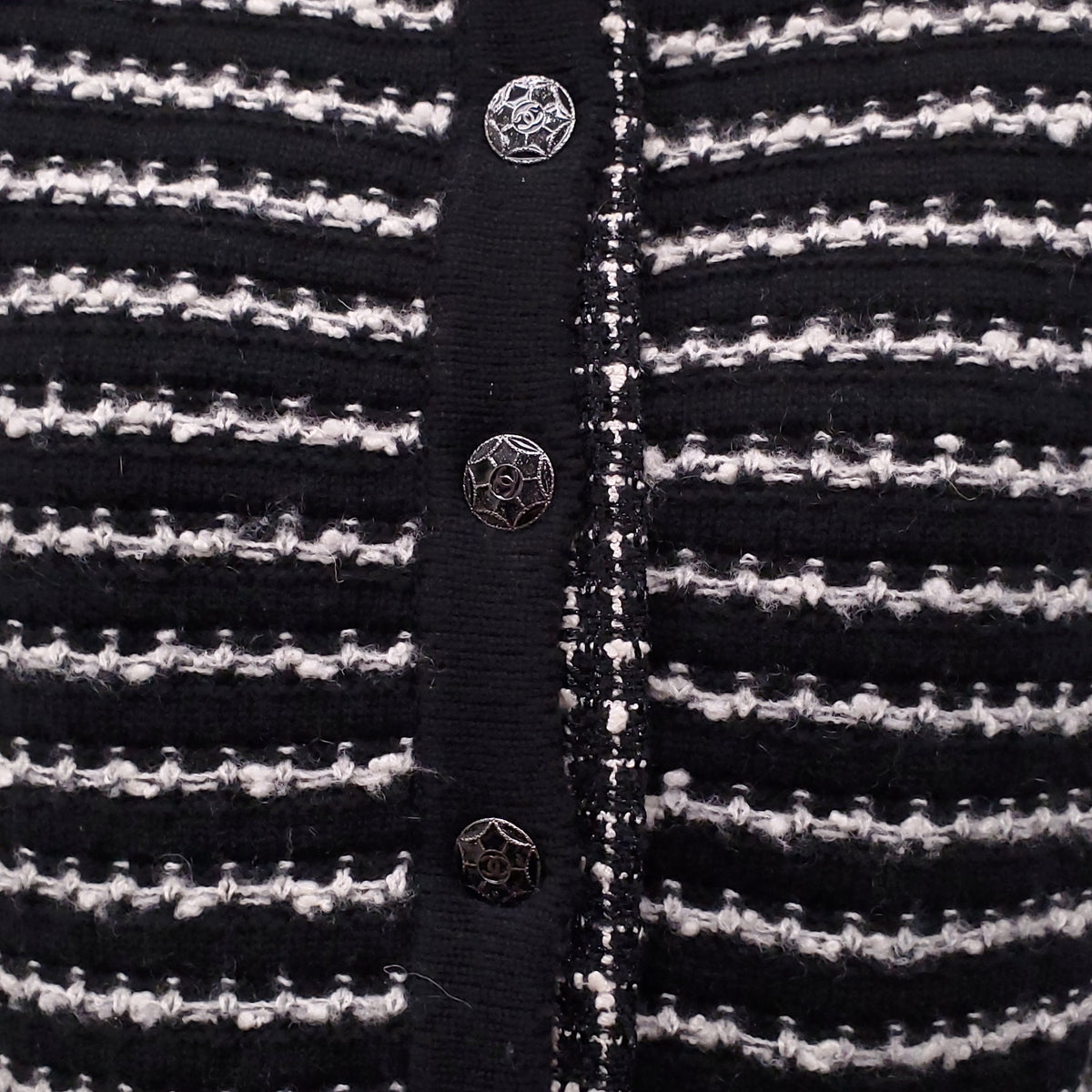 CHANEL 2010 BLACK AND WHITE TWEED JACKET WITH CASHMERE VEST AND SLEEVES - SIZE 42