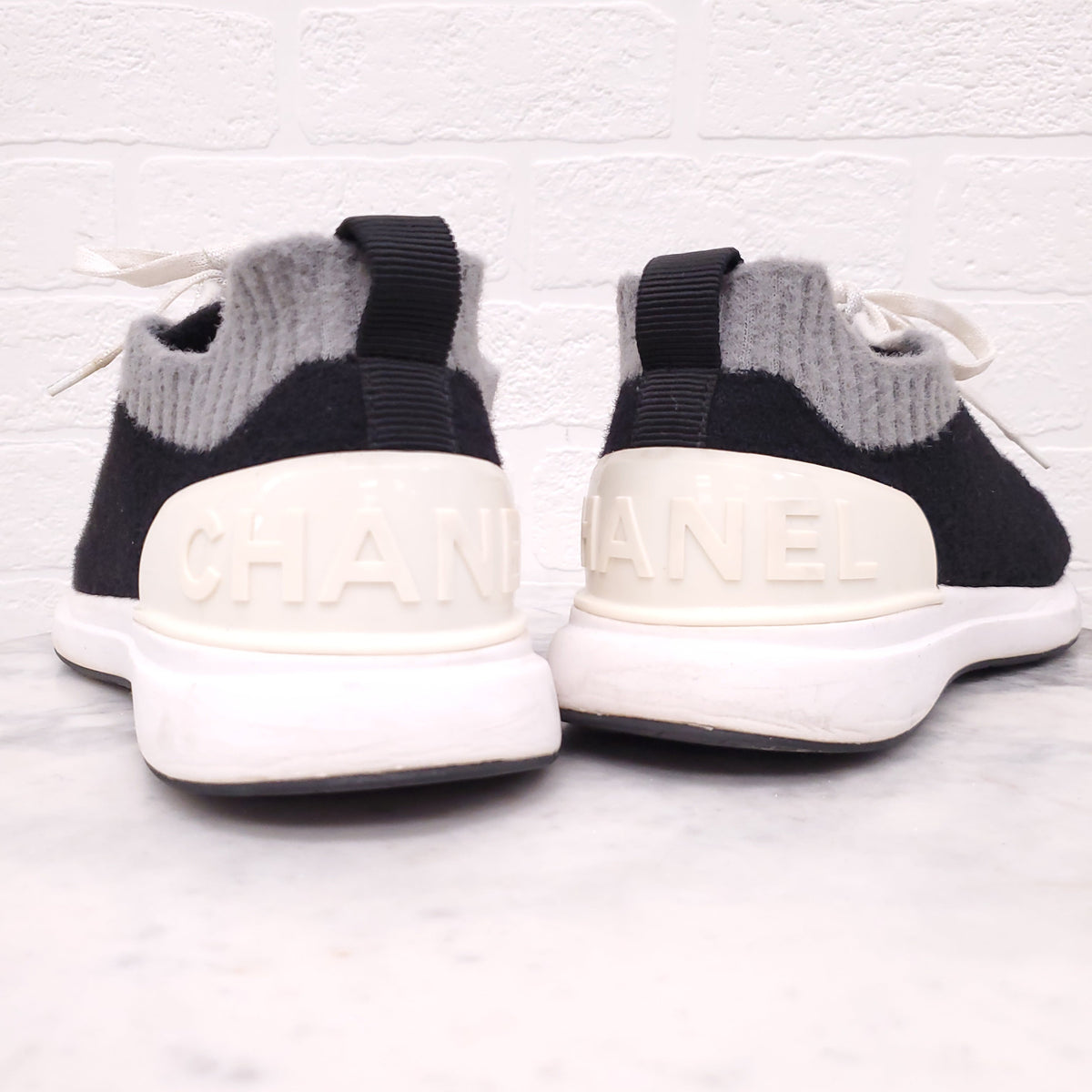 CHANEL BLACK AND CREAM KNIT LOGO SNEAKERS - SIZE 43