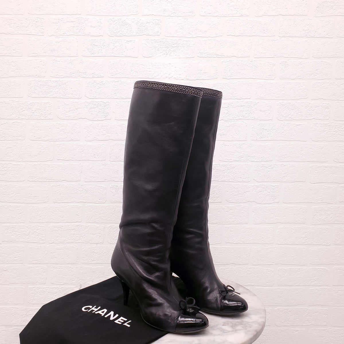 CHANEL BLACK KNEE HIGH BOOTS WITH CHAIN DETAIL - SIZE 39