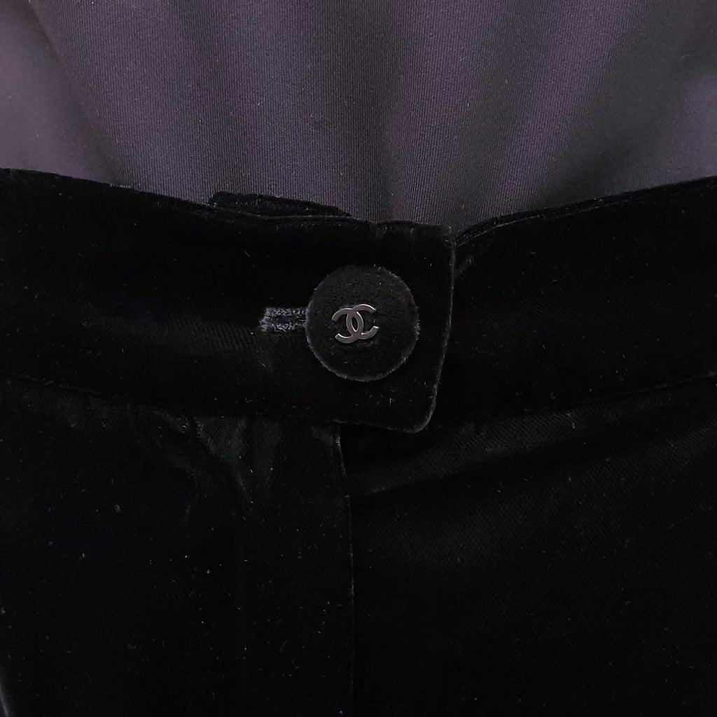 CHANEL BLACK VELVET TROUSERS WITH LOGO BUTTON - SIZE 42