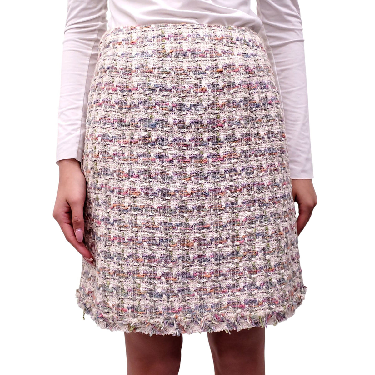 CHANEL CREAM AND MULTI-COLOURED PASTEL TWEED SKIRT WITH LOGO - SIZE 36