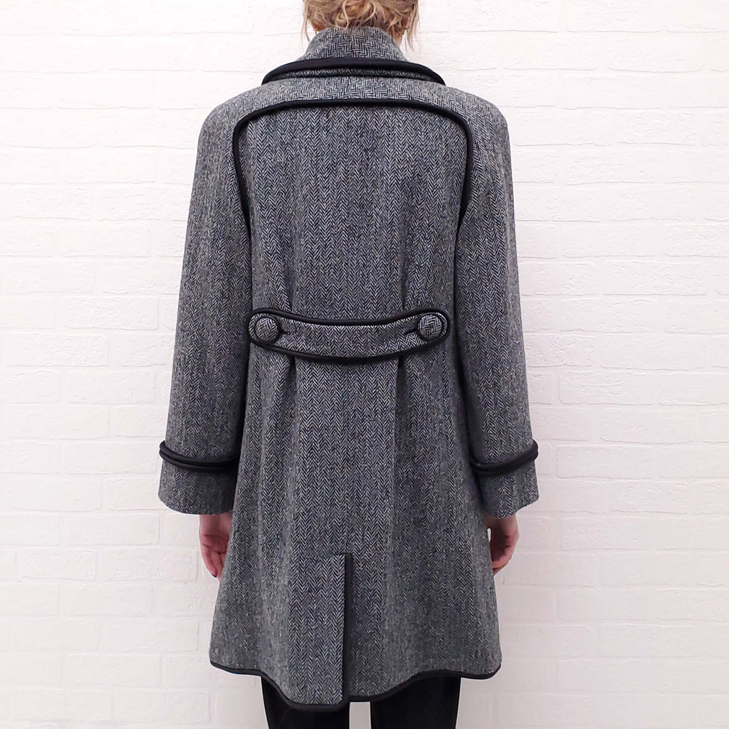 CHANEL GREY HERRINGBONE COAT WITH LOGO BUTTONS - SIZE 42