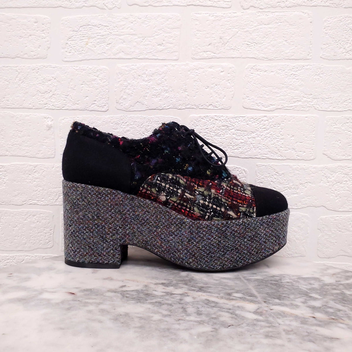 CHANEL GREY TWEED AND FELT PLATFORM OXFORDS - SIZE 39.5