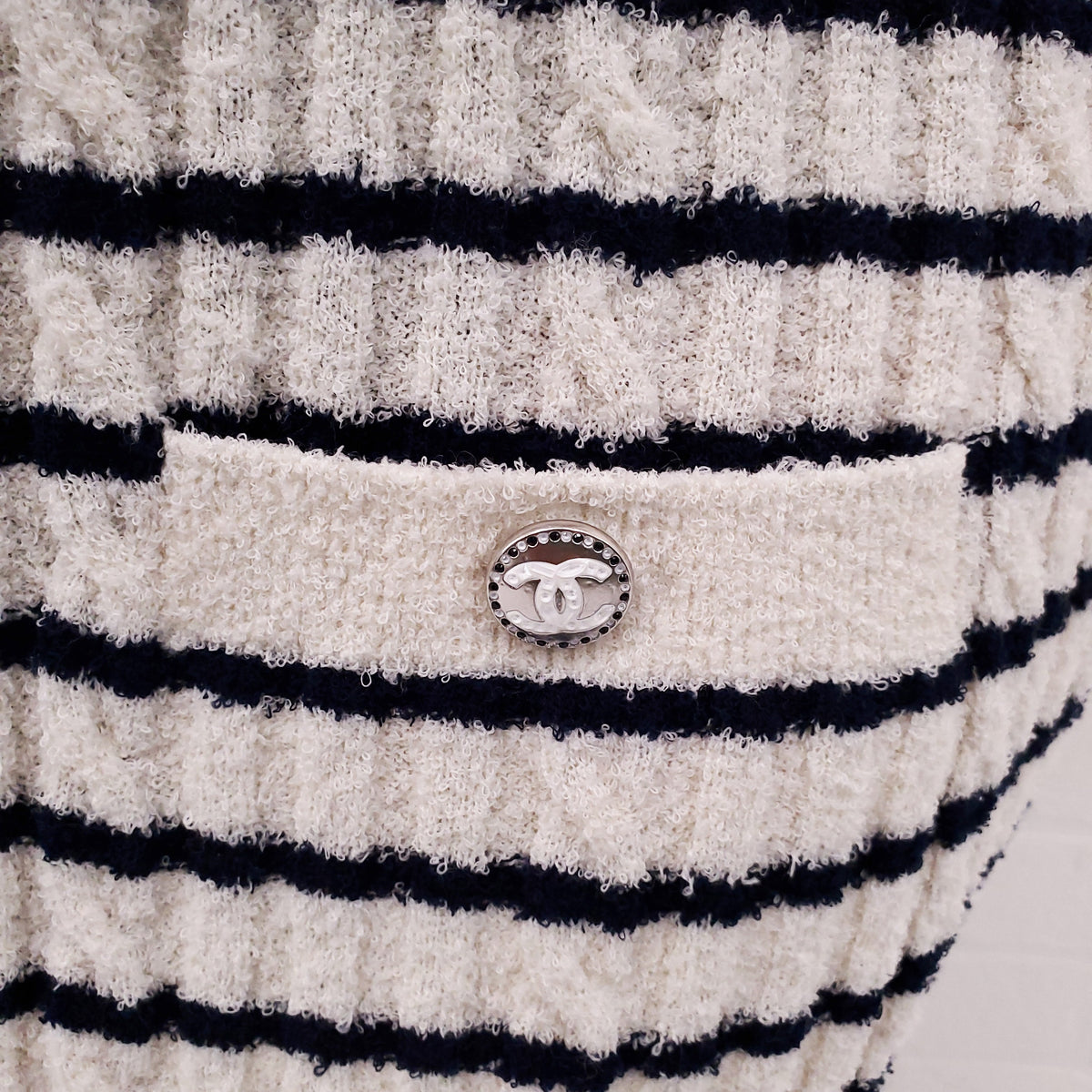 CHANEL SHORT SLEEVE CREAM AND NAVY STRIPED DRESS WITH LOGO AND CUT OUT BACK DETAIL - SIZE 38