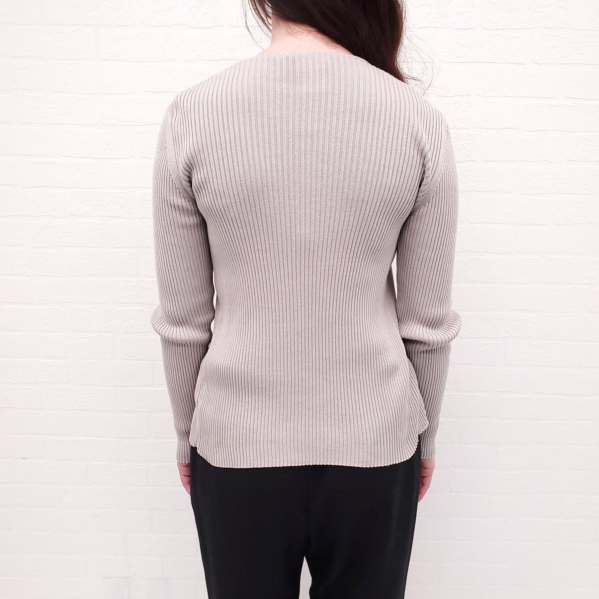 CHANEL TAUPE RIBBED SWEATER SET WITH LOGO BUTTON - SIZE 42