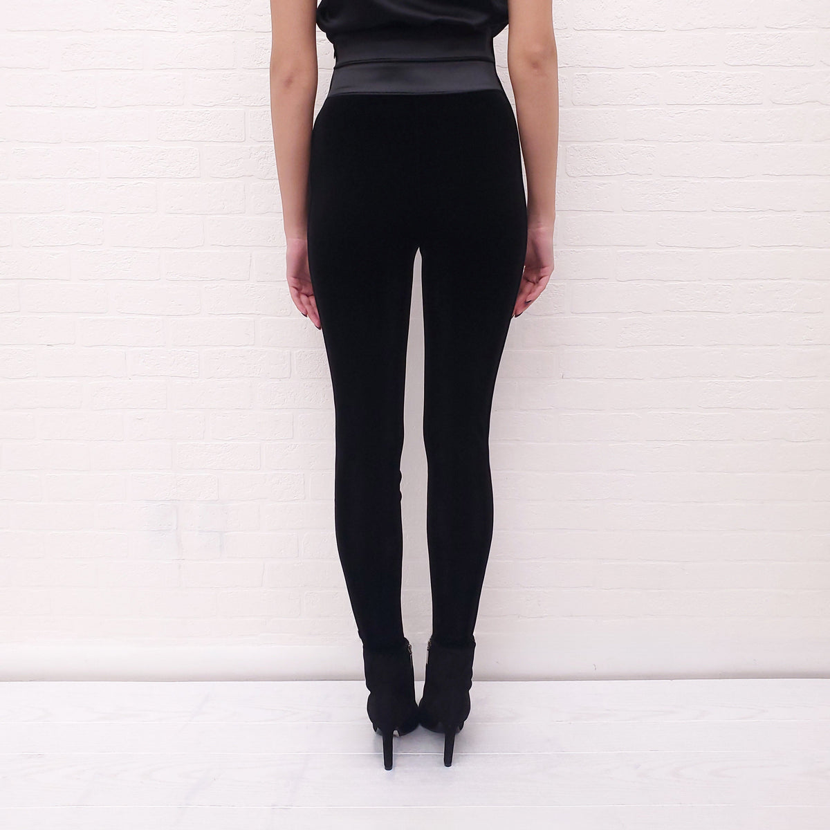 GIORGIO ARMANI VELVET LEGGING  WITH TUXEDO WAIST BAND & STIRUPS- SIZE 36