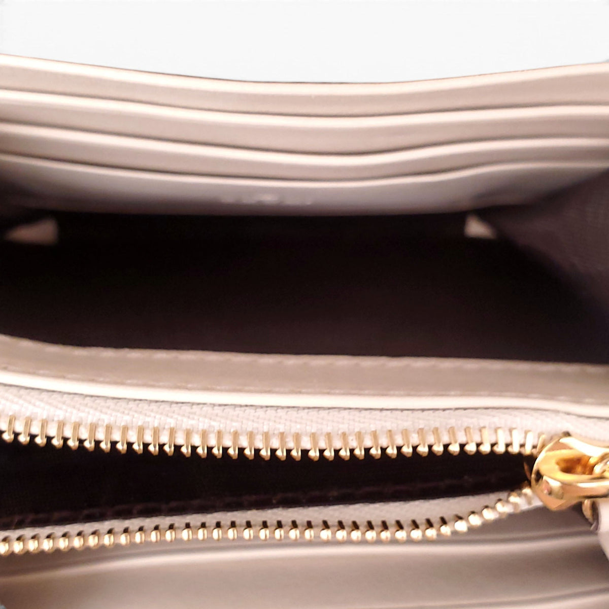 GUCCI CREAM BLONDIE BIFOLD WALLET WITH CHAIN