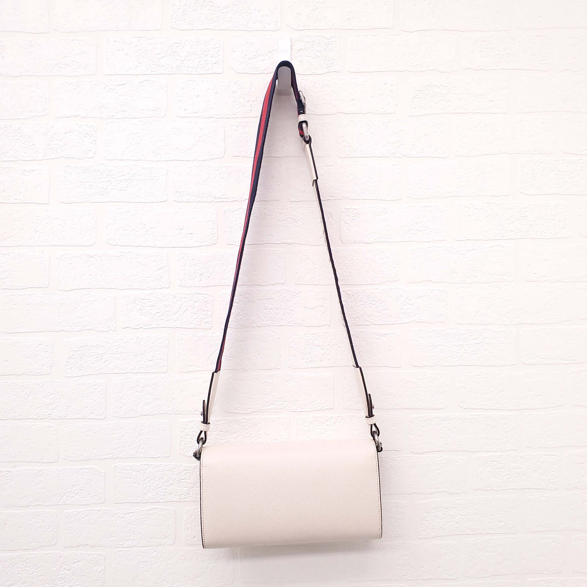 GUCCI WHITE DIONYSUS BAG WITH STUDDED LOGO GUITAR STRAP