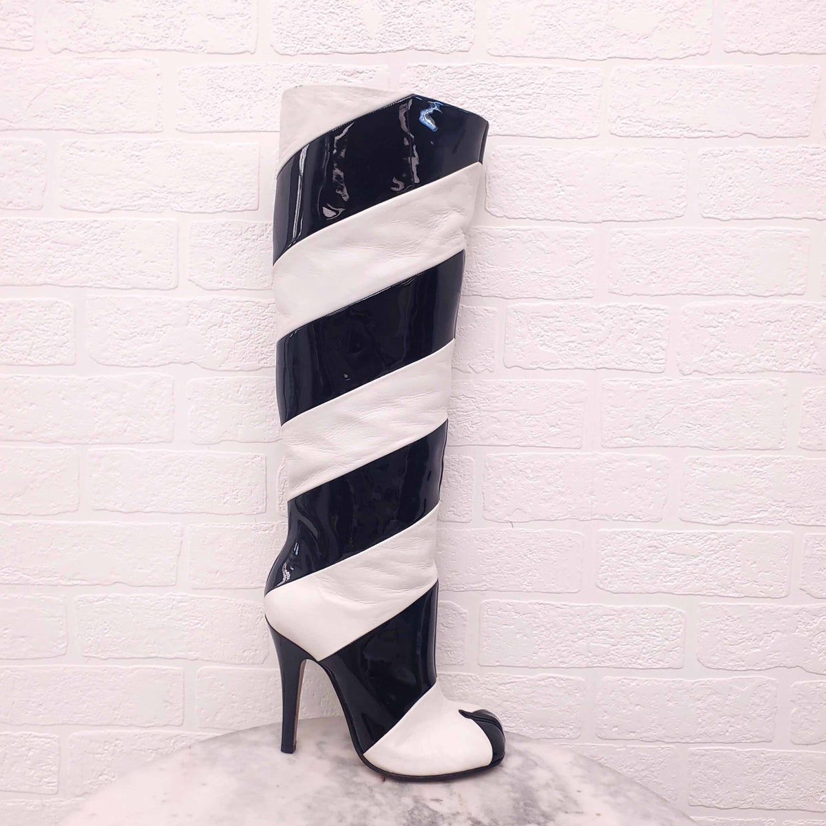 MAISON MARGIELA TABI BOOTS IN BLACK PATENT AND WHITE LEATHER - SIZE 38