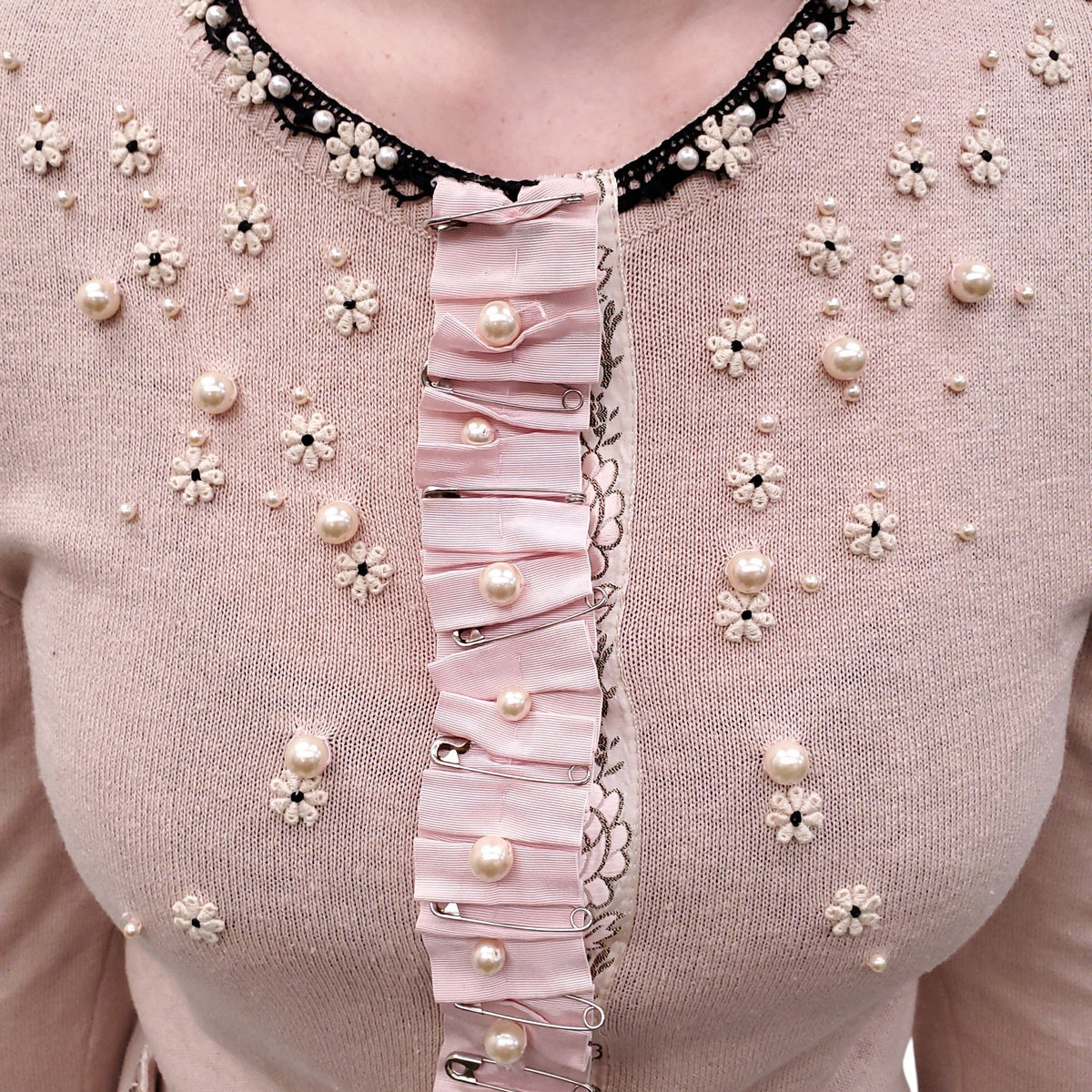 MOSCHINO BLUSH PINK SWEATER WITH FLORAL PEARL DETAILS - SIZE S
