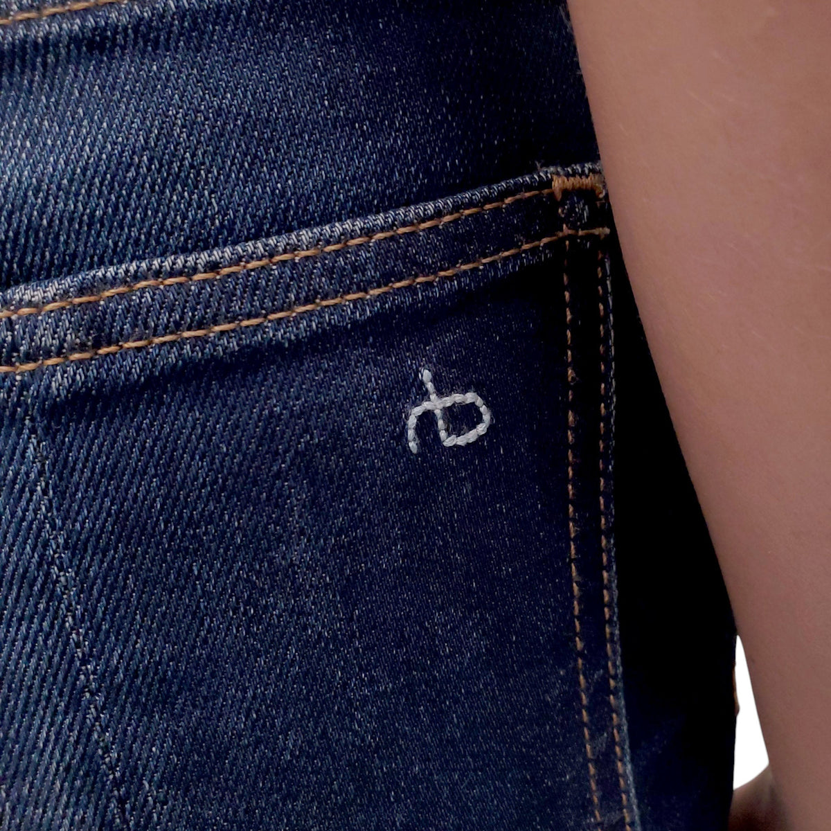 RAG & BONE DARK WASH JEANS - SIZE 26