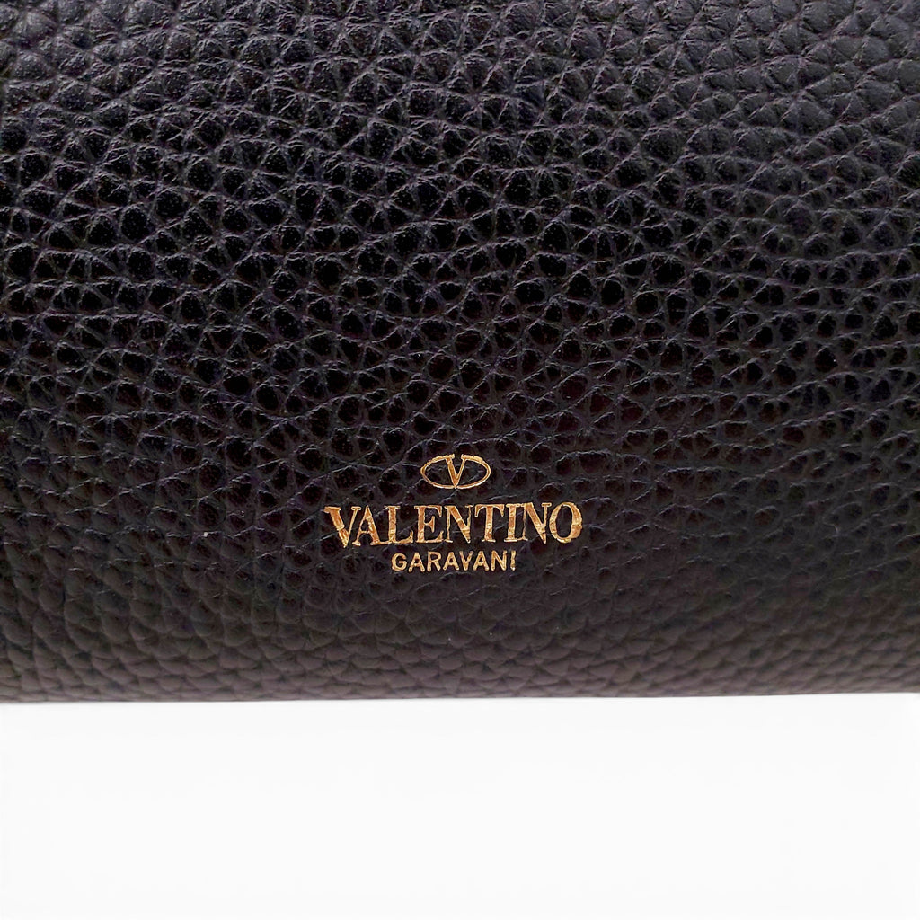VALENTINO BLACK ROCKSTUD WALLET ON CHAIN
