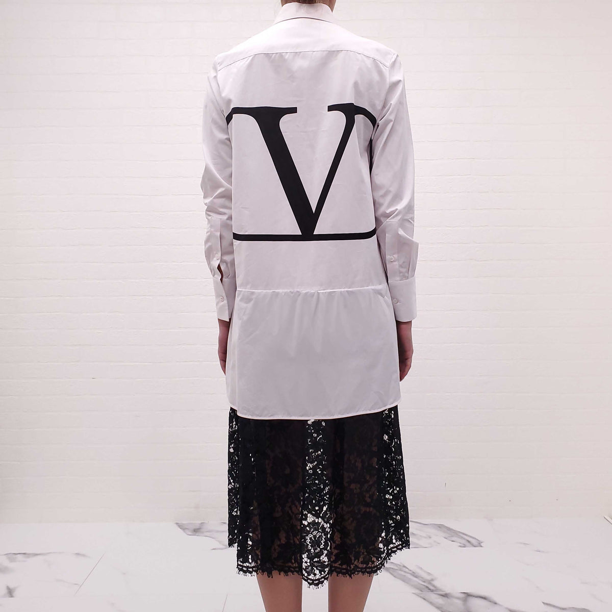 VALENTINO WHITE AND BLACK LOGO LAYERED LACE DRESS - SIZE 38