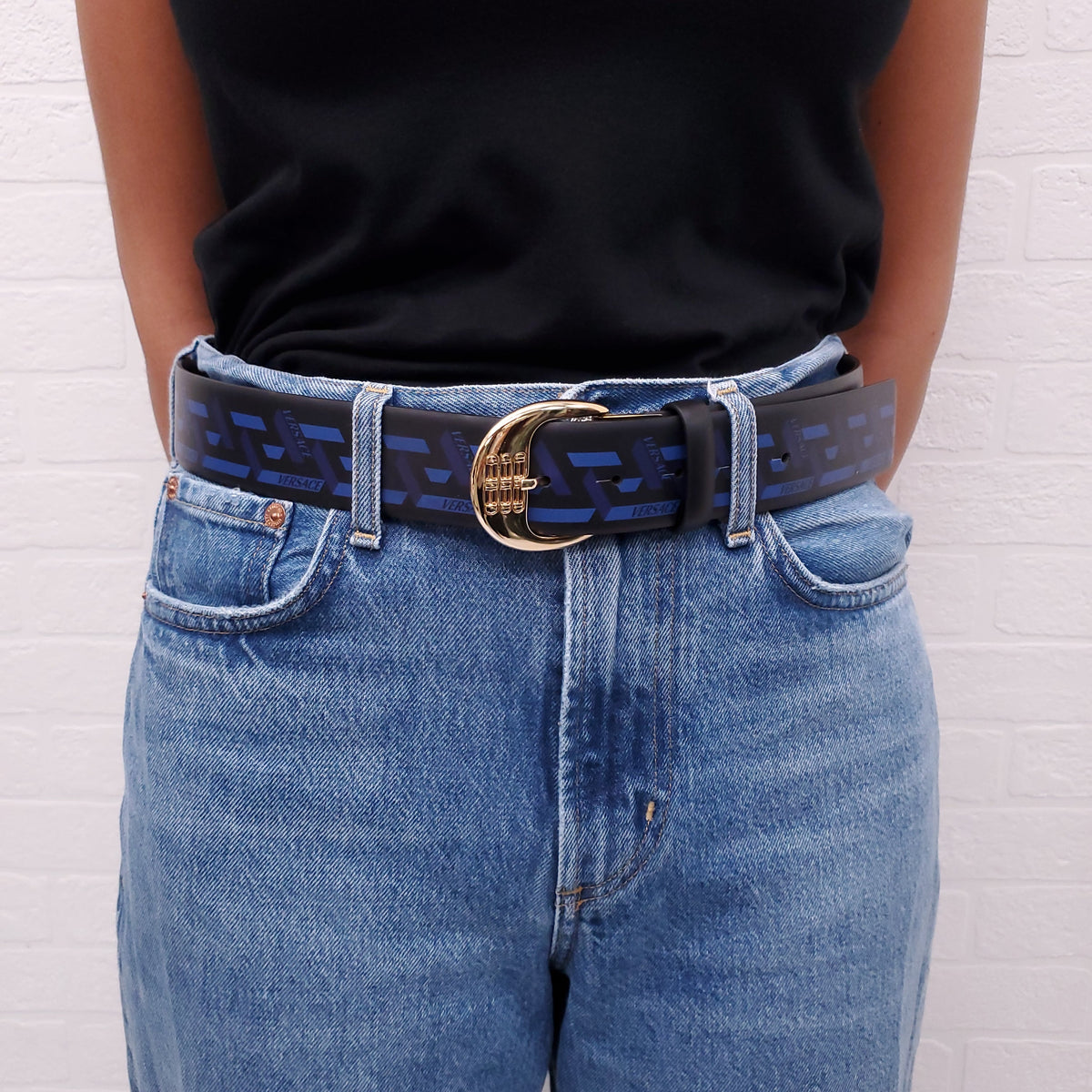 VERSACE BLACK AND BLUE LEATHER PRINTED LOGO BELT - SIZE 95