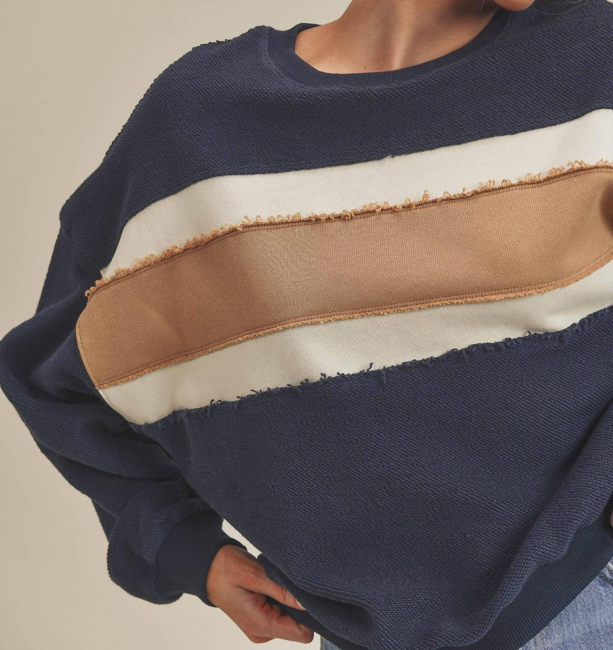 Winnie Crew Sweatshirt In Navy/ivory/tan